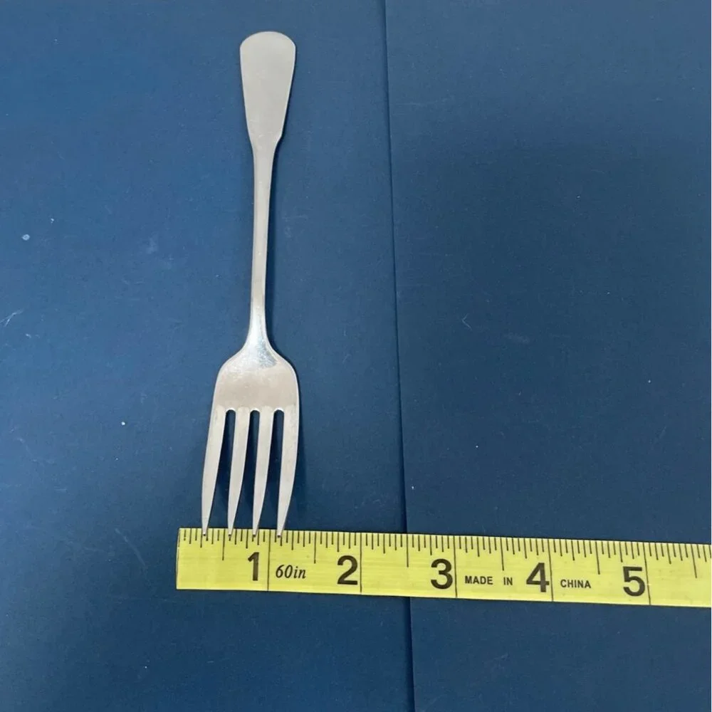 Vintage SSS Oneida Yorktowne Pattern Salad Dessert Fork 7 In Stainless Flatware